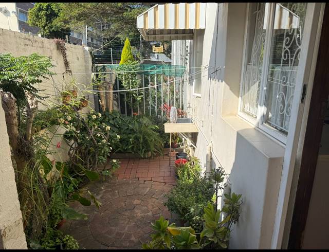 2 BEDROOM APARTMENT FOR SALE IN ESSENWOOD